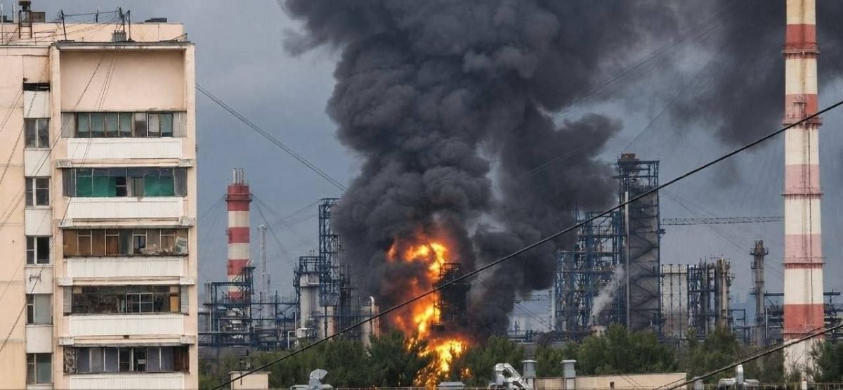 Москву атакували дрони: горів НПЗ у Капотні