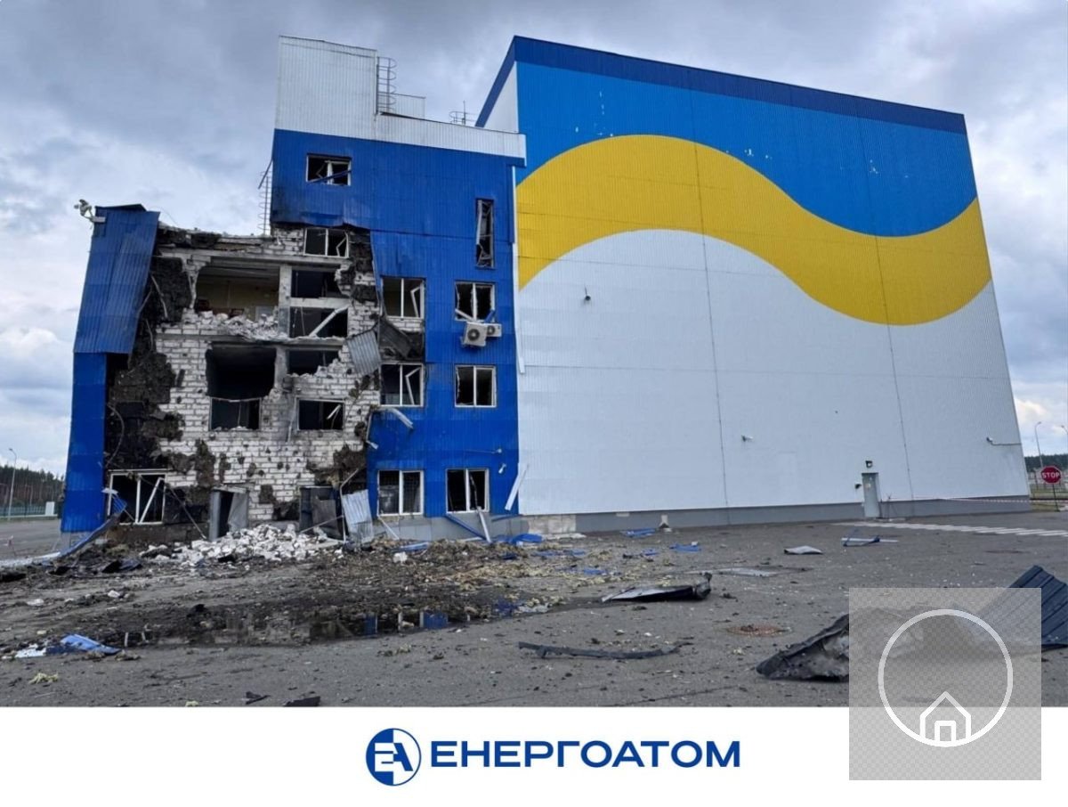 Енергоатом показав фото пошкодженої росіянами будівлі сховища ядерного палива в Чорнобилі