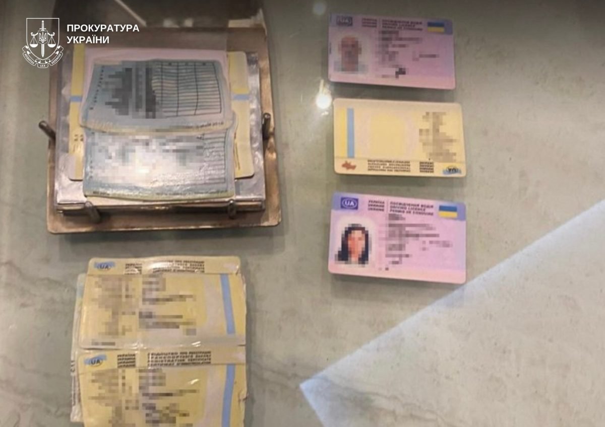 На Волині судитимуть трьох чоловіків за виготовлення та продаж підроблених водійських посвідчень