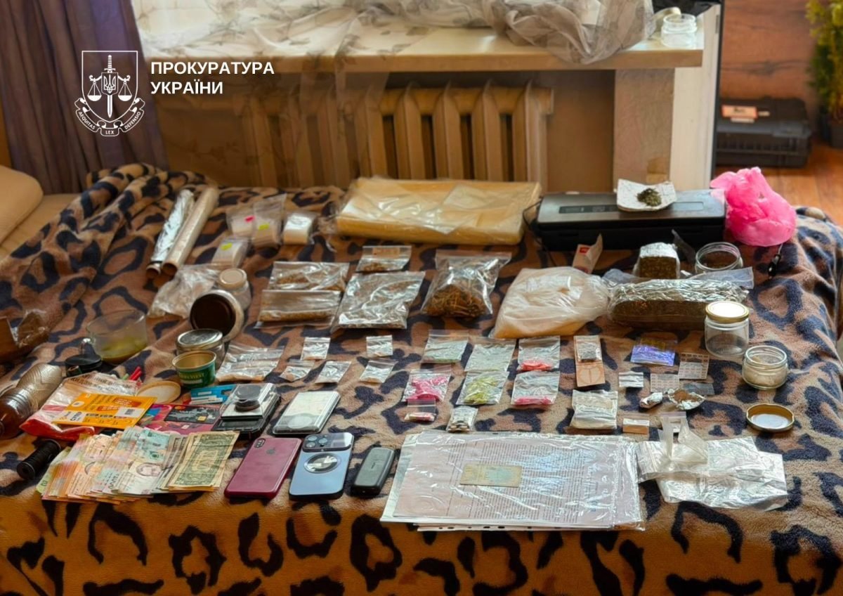 У Києві затримали організатора нарковечірок: вилучено понад 2,5 кг наркотиків