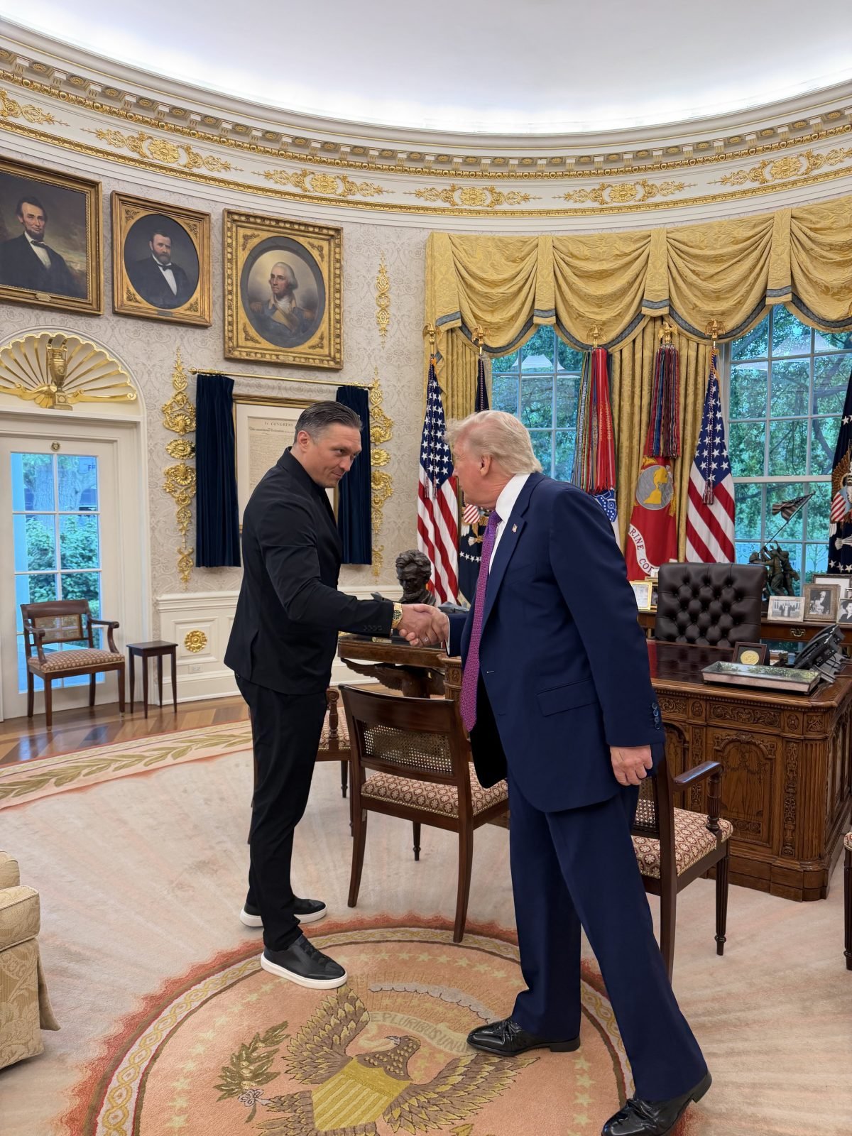Усик зустрівся з Трампом у Білому домі