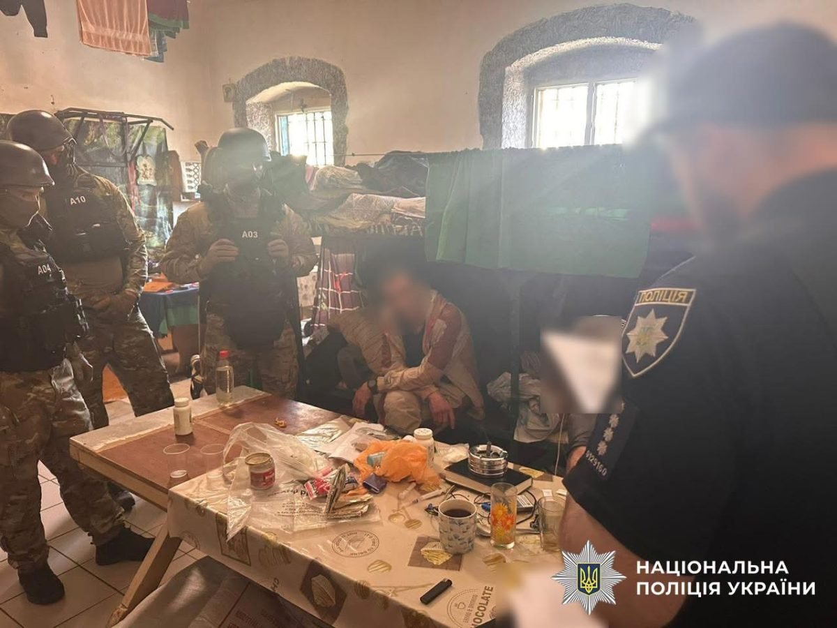 Метадон у милі та буряку: поліція заблокувала наркотрафік до Київського СІЗО