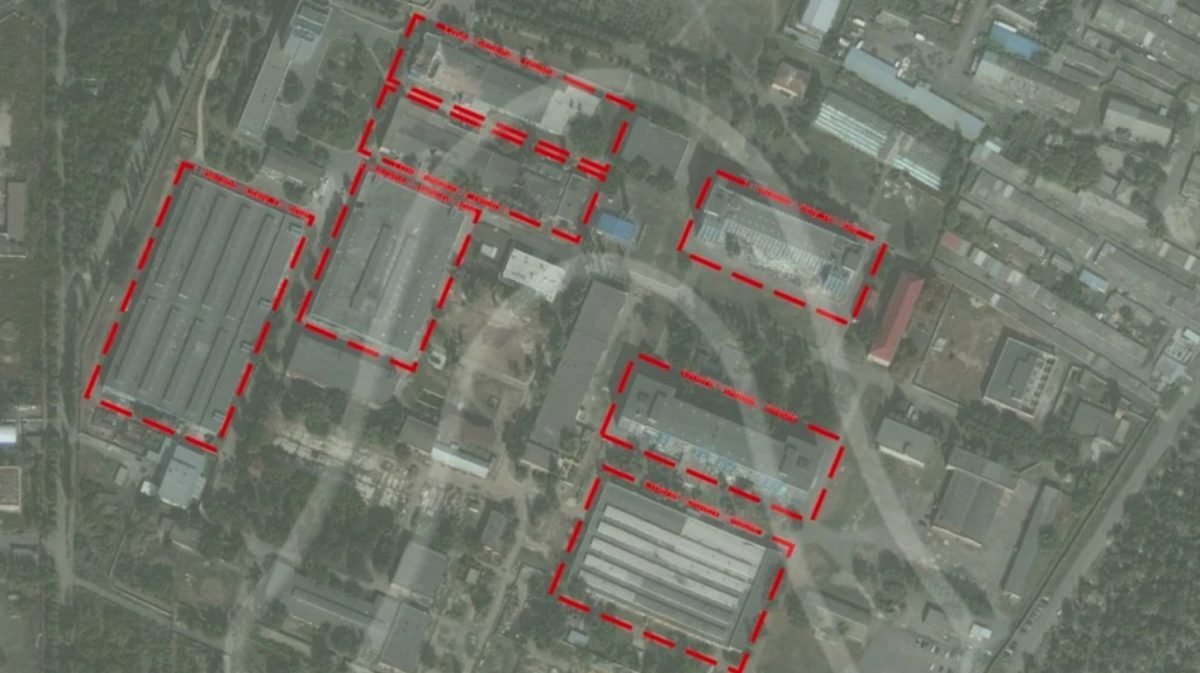 Супутникові знімки: після удару по заводу в Ростовській області зруйновано щонайменше п'ять цехів