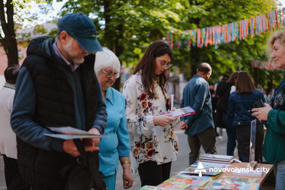 Картини, книжки й хендмейд: фоторепортаж із локацій толоки «ЧитайМісто – 2026»
