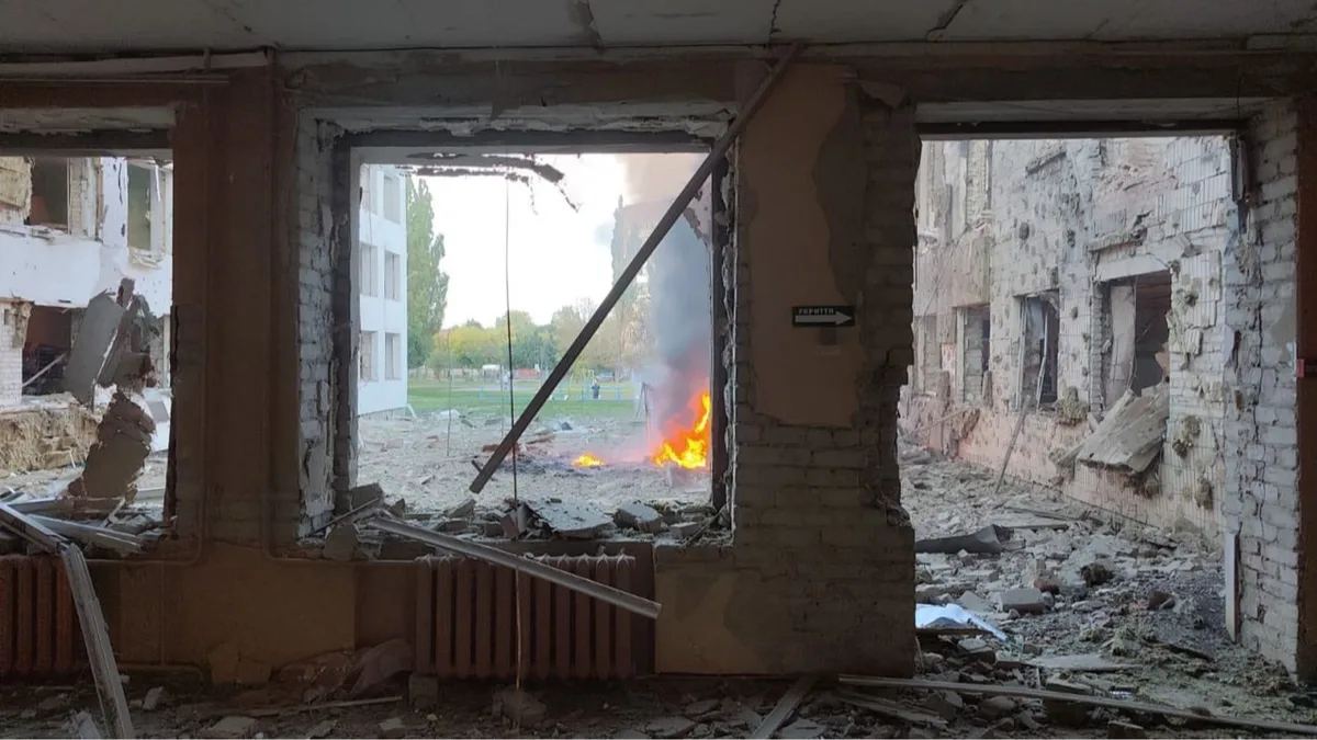 Росіяни вдарили КАБом по школі в Сумах під час уроків: діти були в укритті