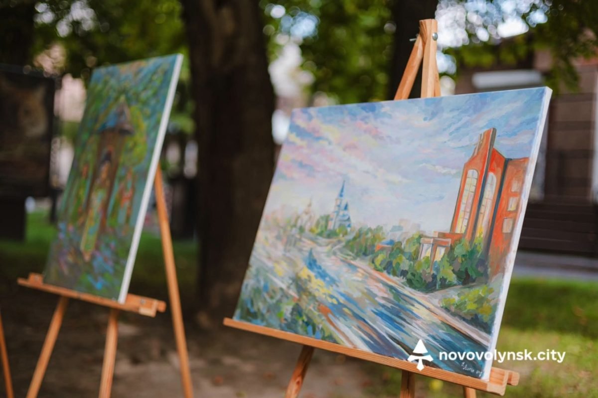 Виставка картин місцевих художників