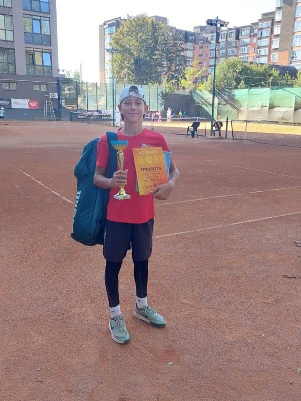Захар Іванов зі срібною нагородою турніру ФТУ U14 у Стрию