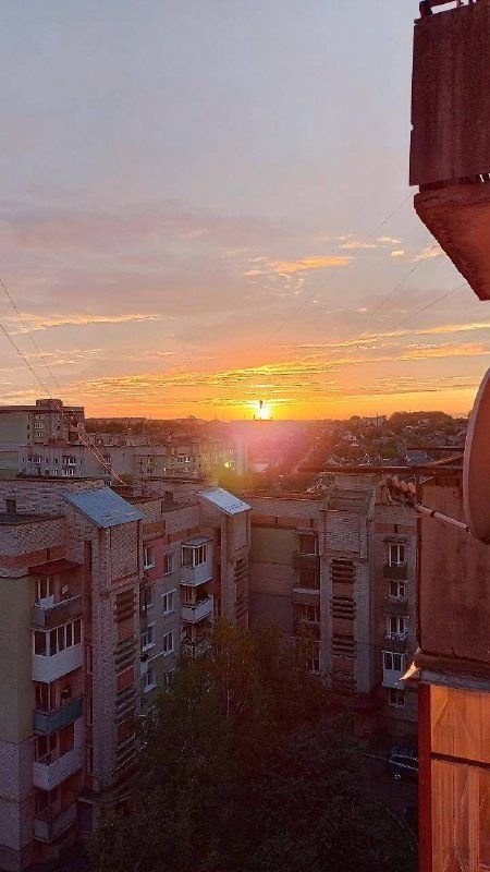 Захід сонця над містом