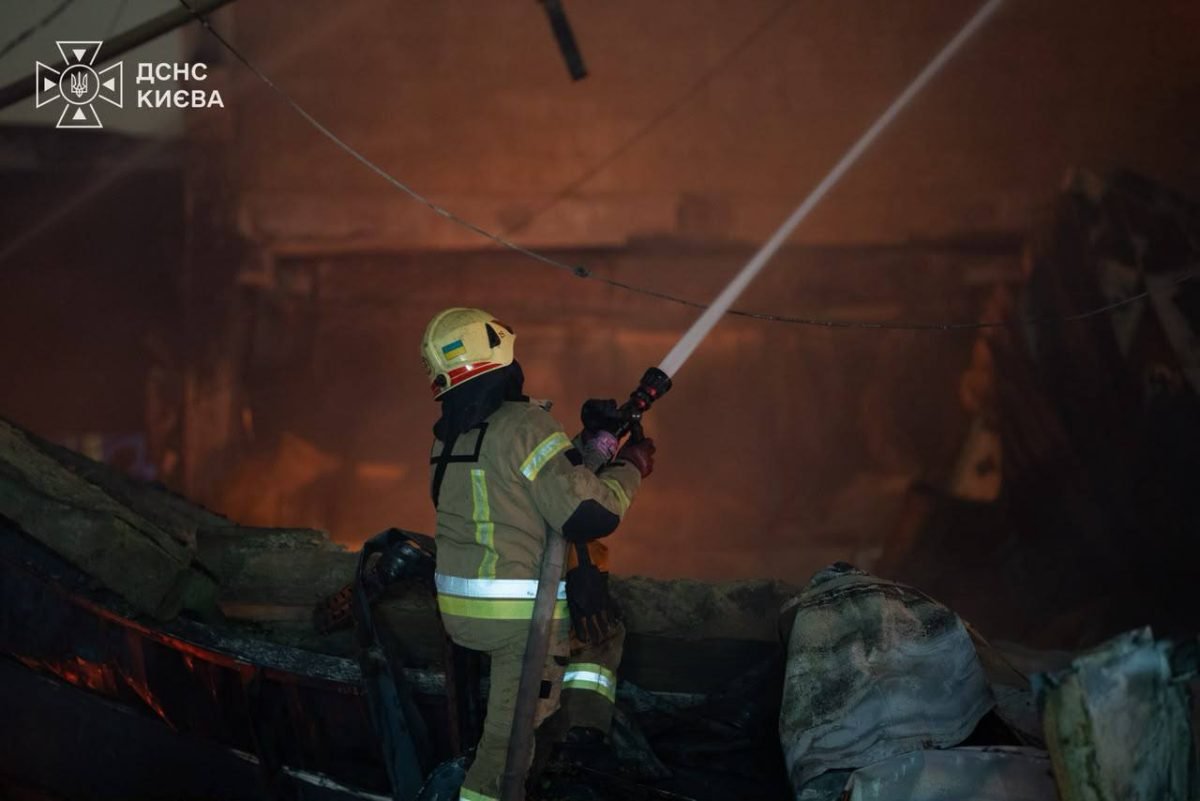 Після переговорів — 21 ракета по Києву: двоє загиблих, 34 поранені, серед них п’ятеро дітей