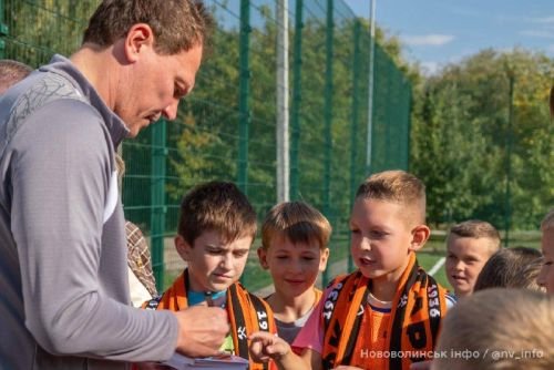 Автограф для юних вихованців ДЮСШ
