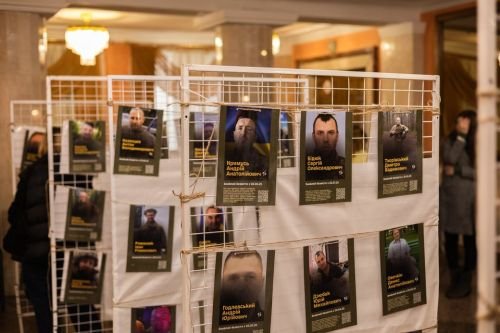 Портрети військових, які зникли безвісти або перебувають у полоні