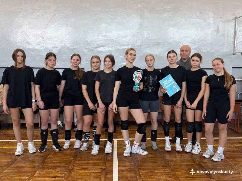 Волейболістки гімназії №6 виграли міський етап «Пліч-о-пліч» і поїдуть на район