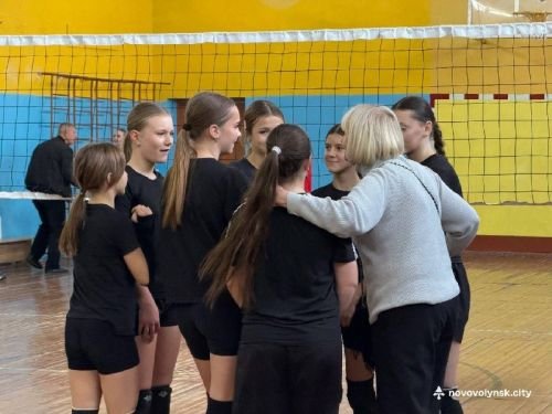 Учасниці змагань з волейболу серед дівчат 5–9 класів