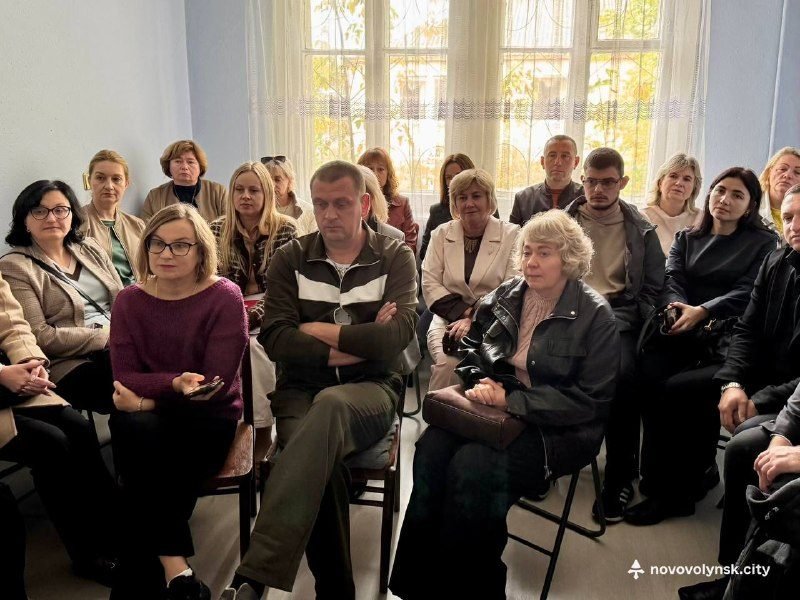Батьки дітей з інвалідністю та представники влади, освіти й медицини