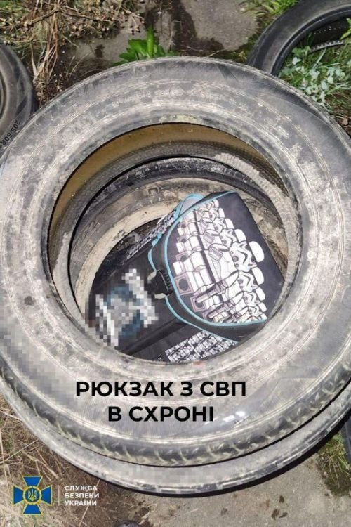 Рюкзак із вибухівкою в схроні, звідки його забрав агент