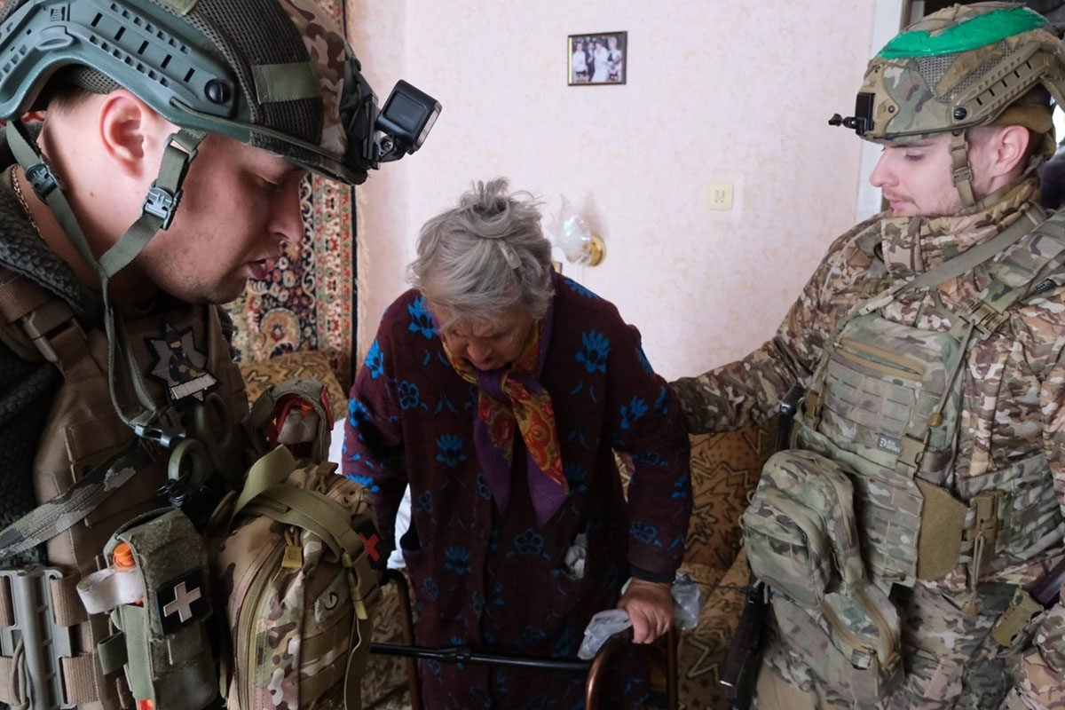 Дрон влучив позаду авто, але «Білі янголи» вивезли з Краматорської громади п'ятьох людей