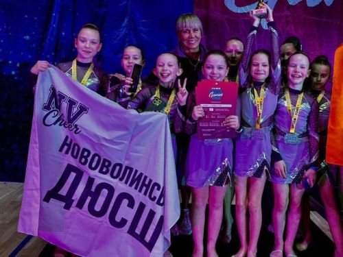 Спортсменки Нововолинської ДЮСШ після нагородження