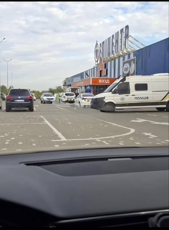 У Ковелі чоловік із сокирою в «Епіцентрі» поранив трьох відвідувачів: йому повідомили про підозру