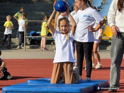 Юні спортсмени чекають своєї черги