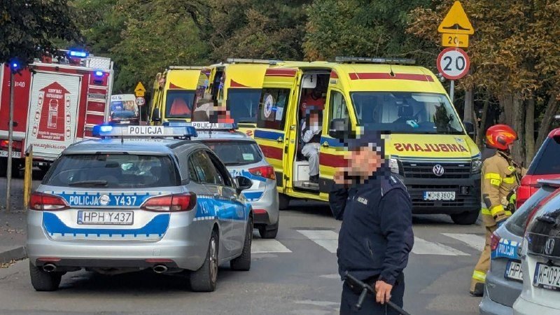 У польській Остроленці 19-річний учень напав із ножем на школу: десятеро постраждалих