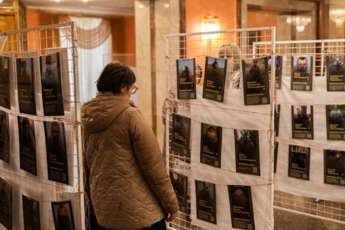 Стенди фотовиставки «Сила пам’яті» в Палаці культури Луцька