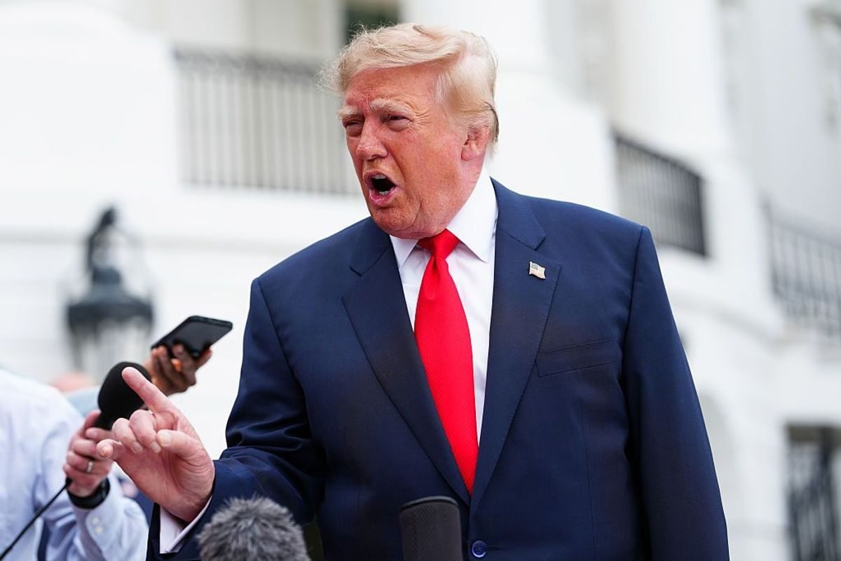 Трамп заявив, що Україні «час обрати нового президента»: що відповіли Київ і Європа